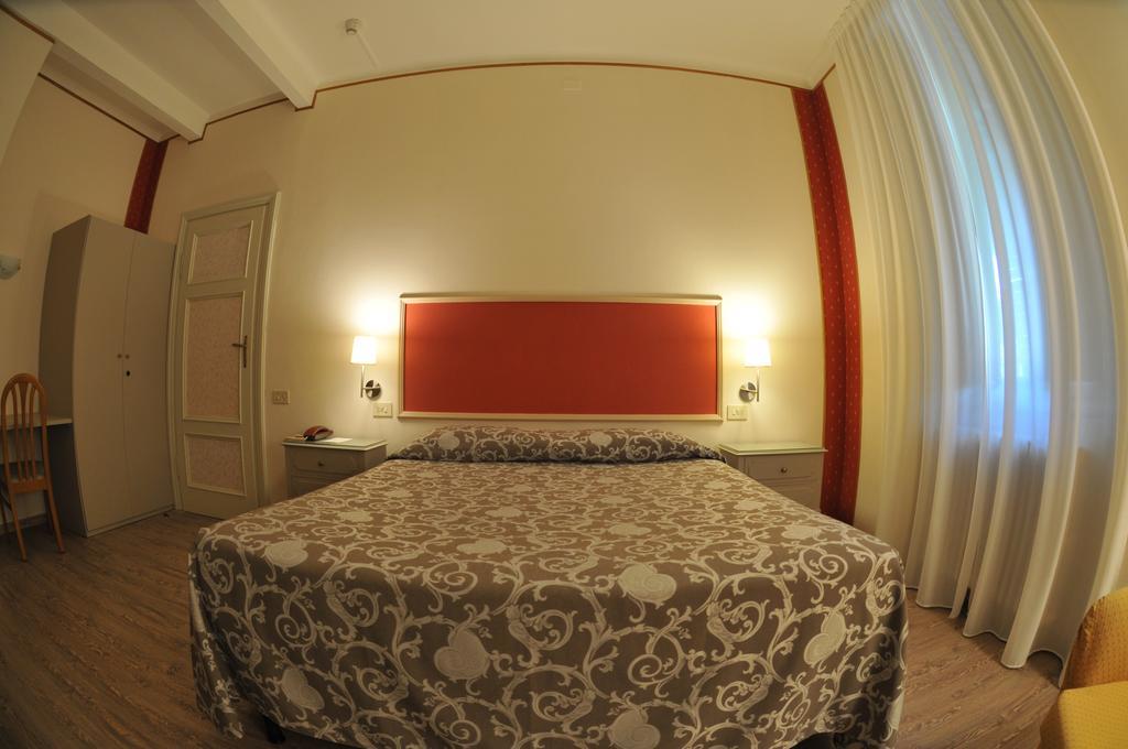 Hotel Stipino Lucca Camera foto