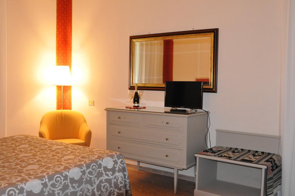 Hotel Stipino Lucca Camera foto