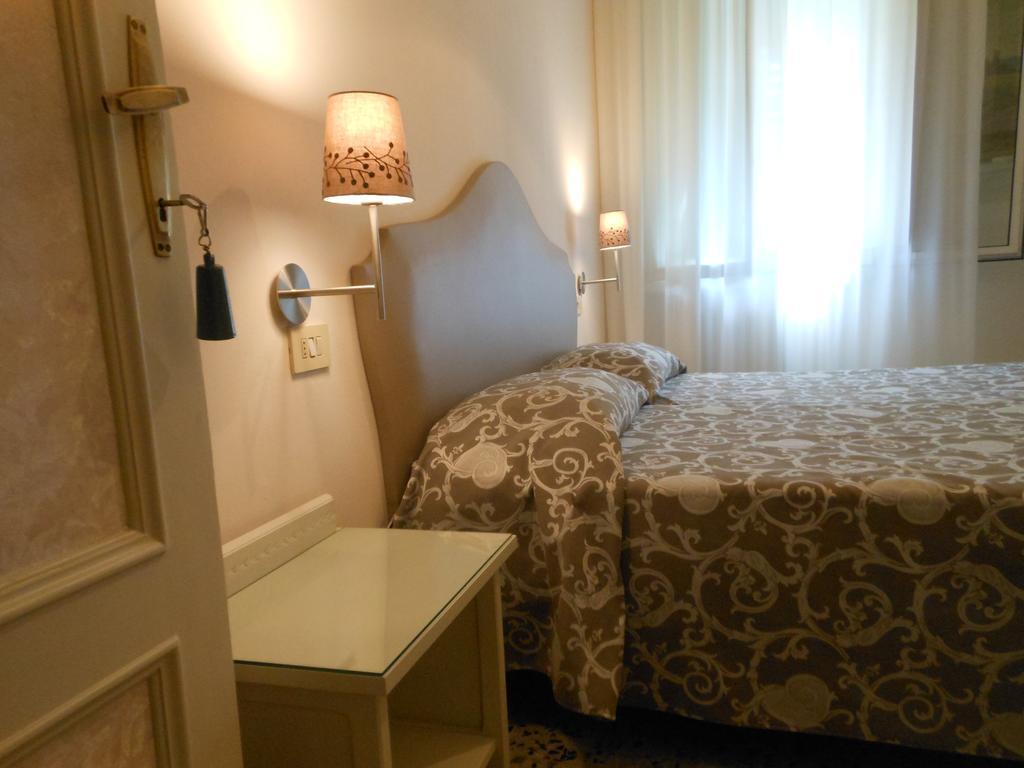 Hotel Stipino Lucca Camera foto